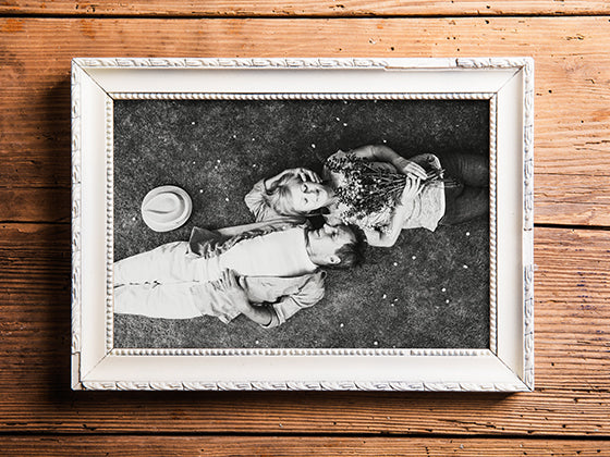 Hanging picture frames: distance and space